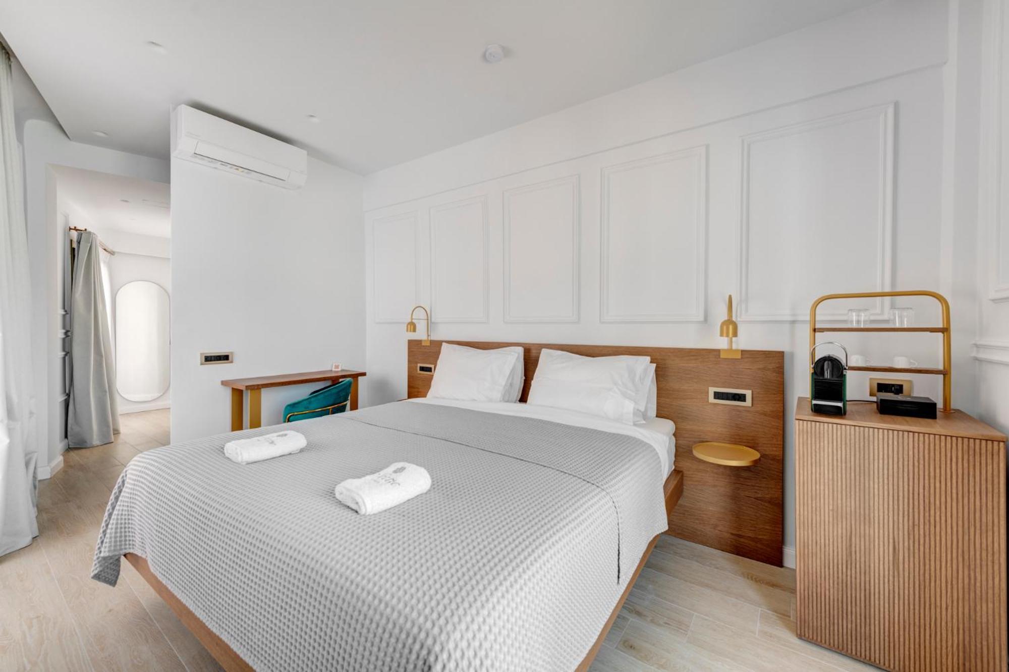 Eclectic Syros Bed & Breakfast Ermoupoli Exterior photo